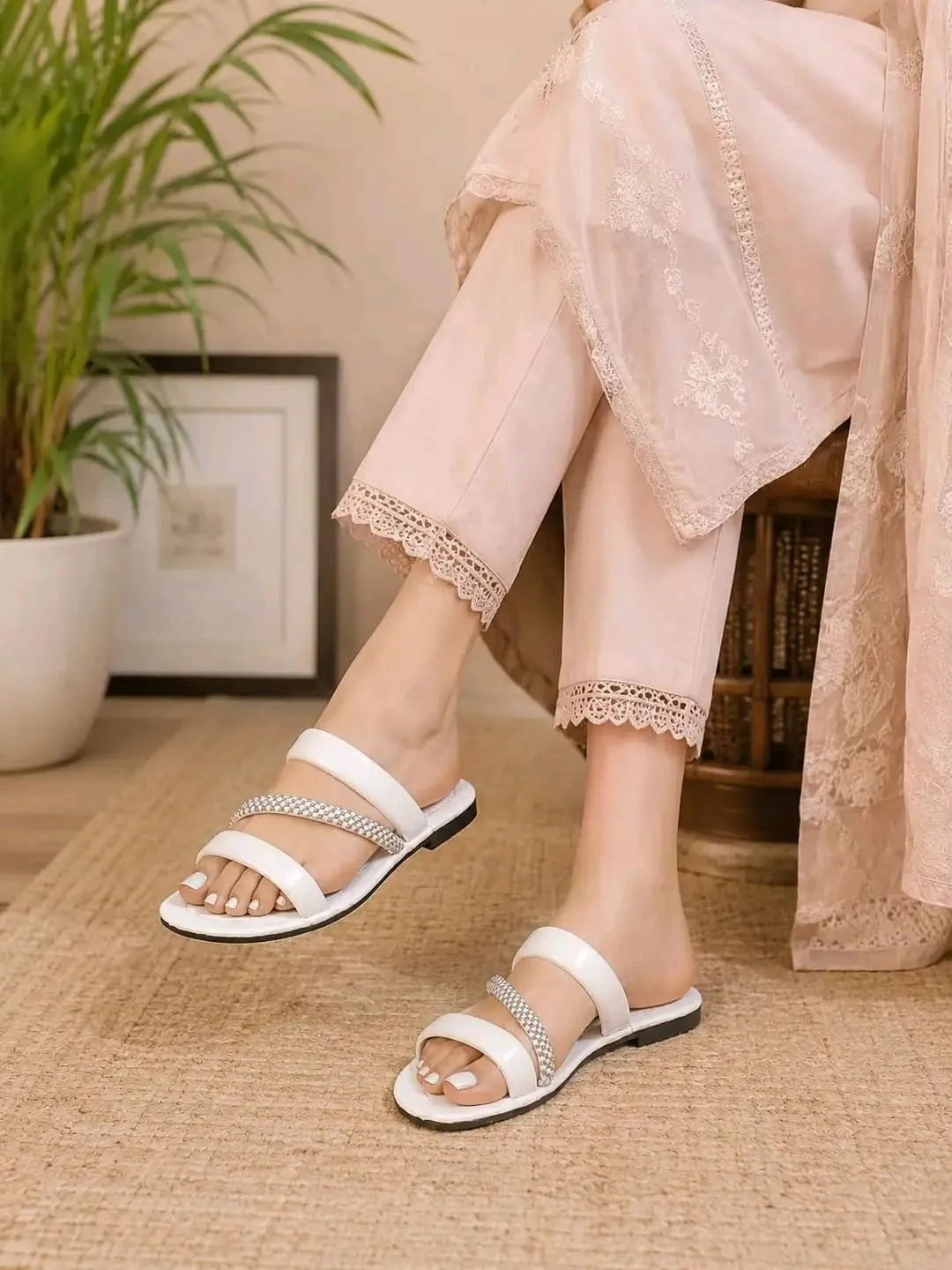 *Product Name*: Women's Cork Casual Flats
*Product Description*: Elegant Sequin Flat Sandals Add a stylish touch to your everyday
*Product Details*:Material: Cork
Pattern: Plain
Gender: Women's
Product Feature: Casual
Available Sizes: 36, 37, 38, 39, 41, 