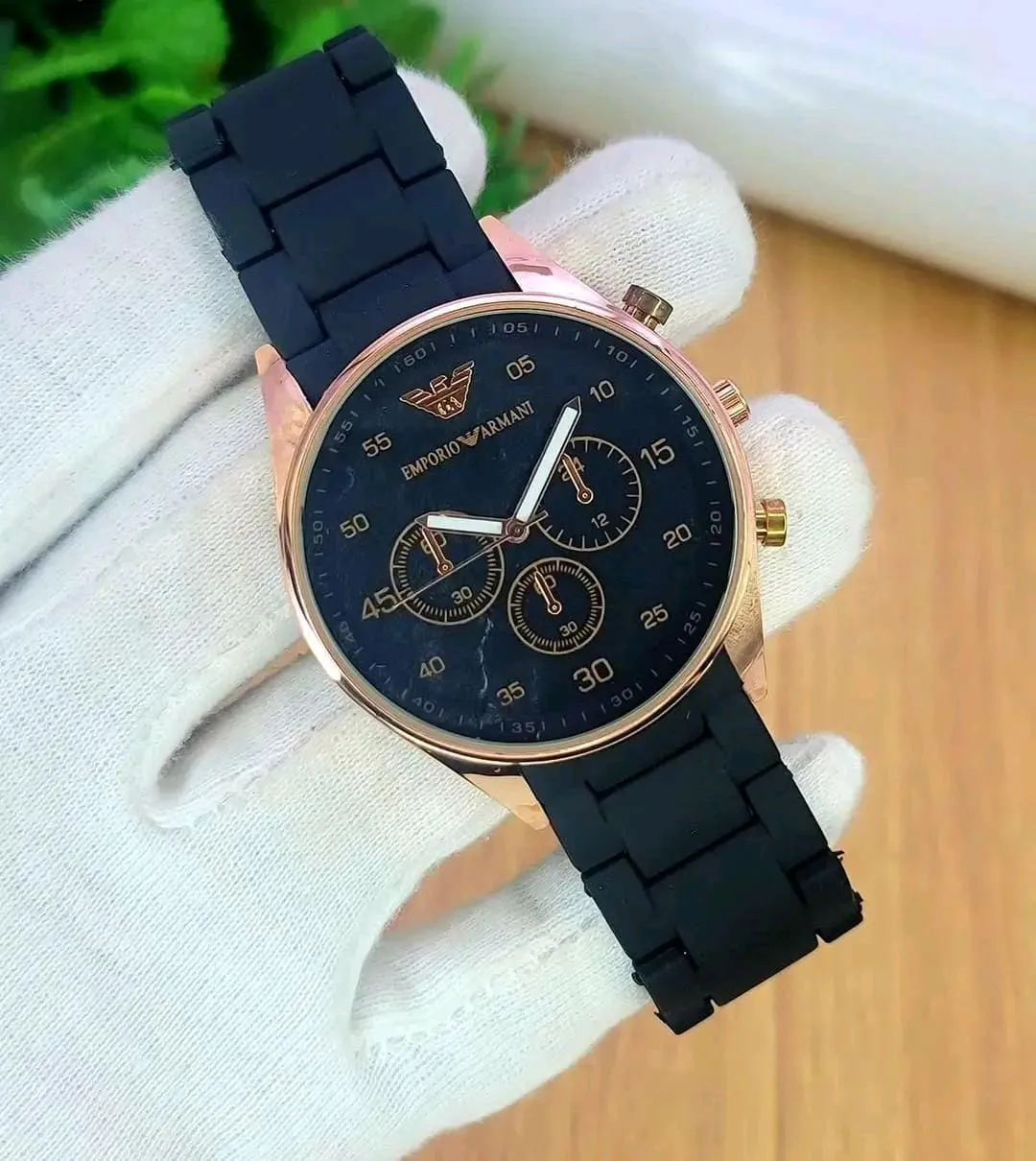 *Product Name*: Stylish Emporio Armani Men's Watch 
*Product Description*: 
*Product Details*:Material: Carbon Fiber
Gender: Men's
Number Of Pieces: 1 Pc
Color: Multicolor
Package Includes: 1 x Analogue Watch


Note: There might be slight color difference