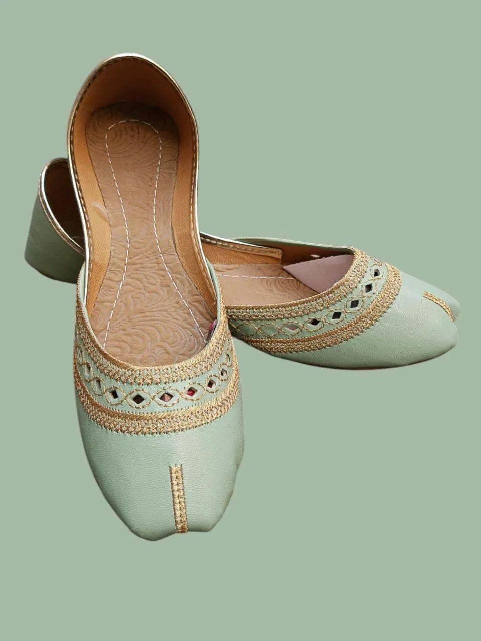 *Product Name*: Women's Velvet Khussas with Thread Work, Sizes 5-10
*Product Description*: These elegant women’s khussas are crafted with premium quality velvet and adorned with intricate thread work, offering both comfort and style for any occasion. Perf