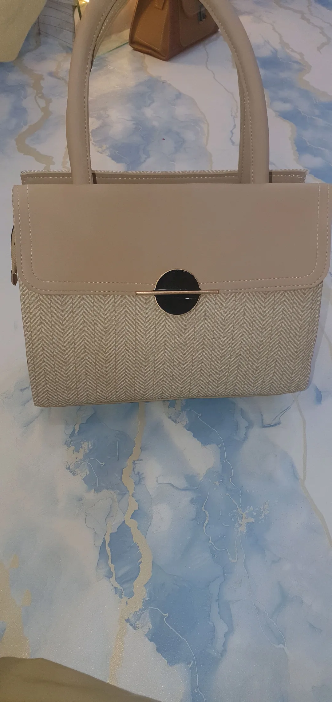 purse 👛  For a woman