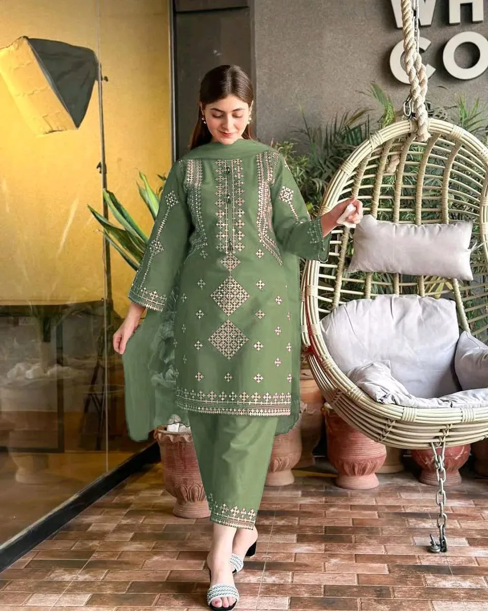 *Product Name*: 3 Pcs Women's Stitched Cotton Sequins Embroidered Suit
*Product Description*: Front Sleeves Border All'over Heavy Sequence Work Shirt And Bottom Sequence Embroidery Trouser With Plain Duppatta Seperate Tassels 3Pcs
*Product Details*:Fabric