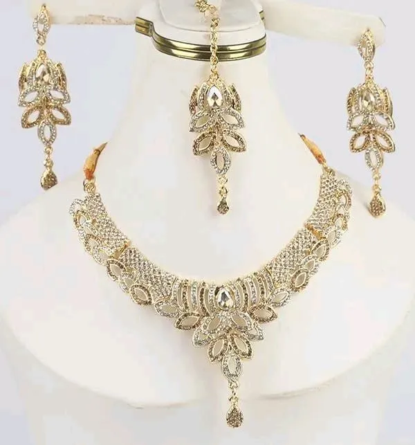 *Product Name*: Golden Badam Patti Necklace Set for Women
*Product Description*: This stunning Badam patti necklace set is crafted with premium quality materials to ensure durability and timeless elegance. Perfect for Pakistani brides, grooms, and fashion