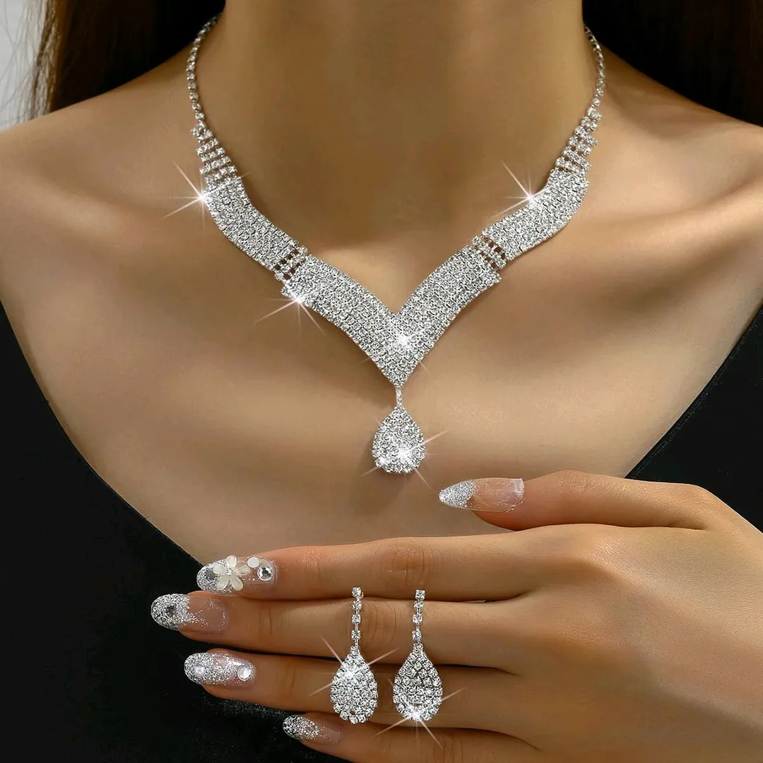 *Product Name*: Premium Bridal Jewelry Set with Teardrop Stones for Pakistani Brides
*Product Description*: This stunning bridal jewelry set is perfect for Pakistani brides and grooms looking for elegant, long-lasting accessories for their special day. De