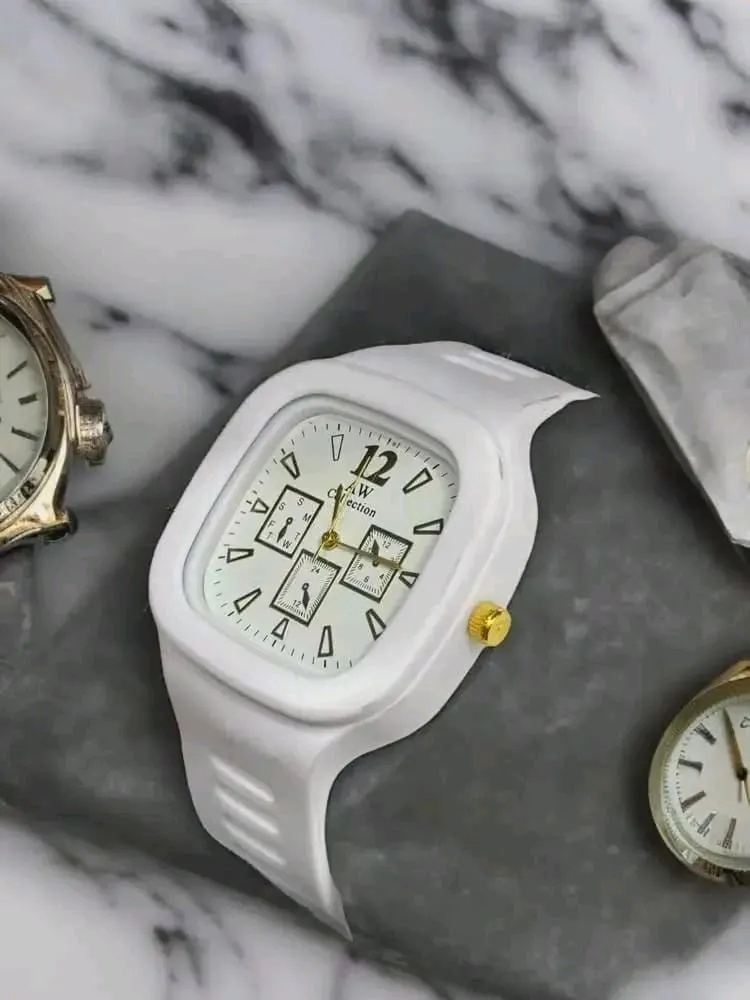 *Product Name*: Analogue Fashionable Watch For Men 
*Product Description*: 
*Product Details*:Material: Plastic
Gender: Men's
Number Of Pieces: 1 Pc
Color: Multicolor
Package Includes: 1 x Analogue Watch


Note: There might be slight color differences as 