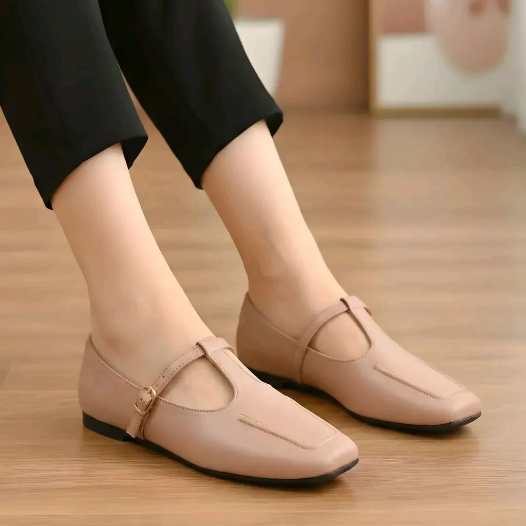 ✨خواتین کے لیے خوبصورت پنک لوفرز 👠
خوبصورت ڈیزائن اور بہترین معیار کے یہ پنک لوفرز روزمرہ استعمال، کالج، آفس اور مختلف تقریبات کے لیے بہترین انتخاب ہیں۔ ✨
👠 میٹریل: اعلیٰ معیار کا ریکسین
🎨 رنگ: پنک
📏 سائز: 36، 37، 38، 39، 40، 41
💎 استعمال: کیژول، فار