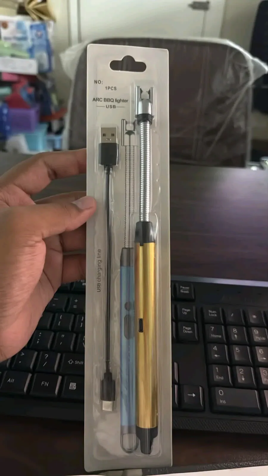 ⚡🔥 ماچس کو کہیں الوداع!
پیشِ خدمت USB الیکٹرانک لائٹر — بغیر شعلے کے آسان اور جدید طریقے سے آگ جلائیں۔
✅ USB سے چارج ہونے والا
✅ ماچس کی جھنجھٹ سے نجات
✅ ہوا میں بھی آسان استعمال
✅ لمبی اور لچکدار گردن، مشکل جگہوں تک رسائی
✅ گھر، کچن اور روزمرہ استعمال ک