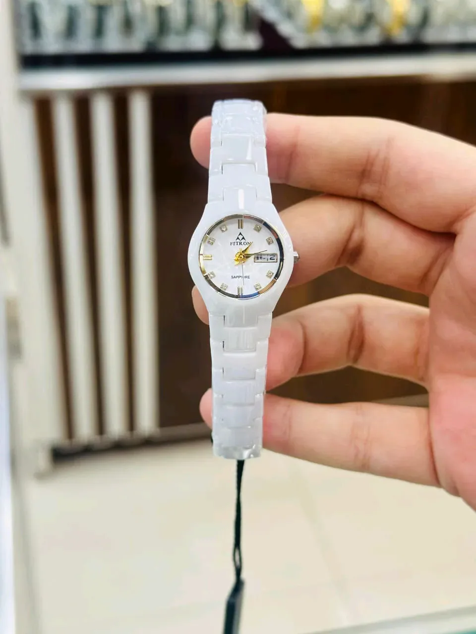 FITRON Comfortable Daily Wear Watch
*Product Description*: 
*Product Details*:Material: Stainless Steel
Gender: Men's
Product Feature: Comfortable Daily Wear
Number Of Pieces: 1 Pc
Package Includes: 1 x Aviator Watch


Note: There might be slight color di